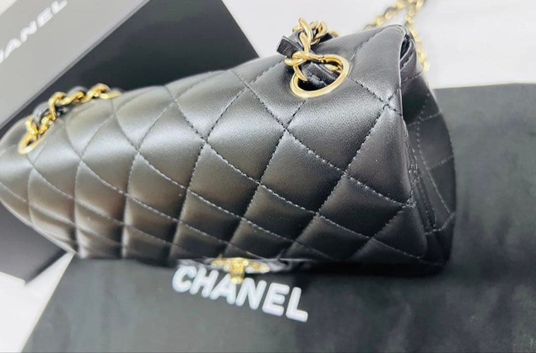 CHANEL ショルダーバッグ ミニマトラッセ A69900 黒 ラムスキン