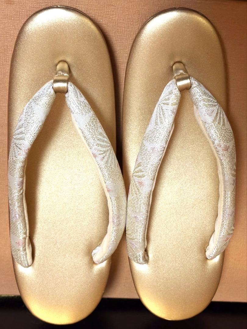 和装バッグ＆草履セット　フリーサイズ　ゴールド＆ホワイト系