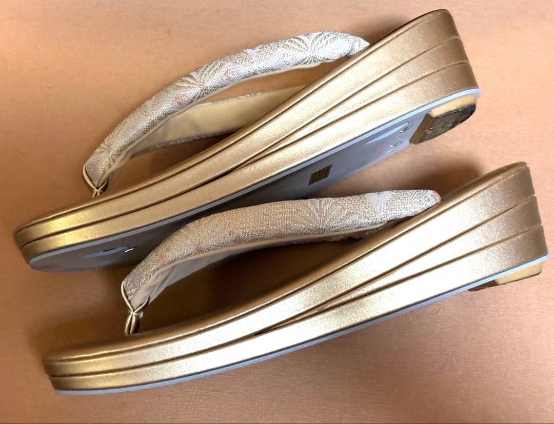 和装バッグ＆草履セット　フリーサイズ　ゴールド＆ホワイト系