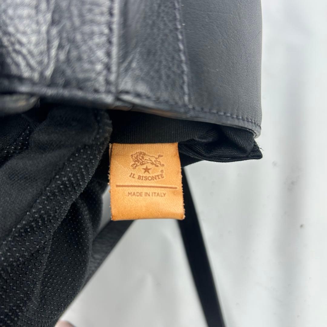 【美品】イルビゾンテ　ショルダーバッグ　レザー　フラップ　ロゴ型押し　現行タグ