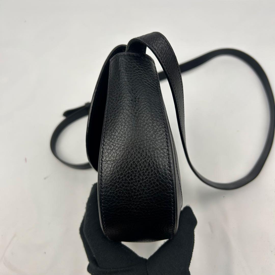 【美品】イルビゾンテ　ショルダーバッグ　レザー　フラップ　ロゴ型押し　現行タグ