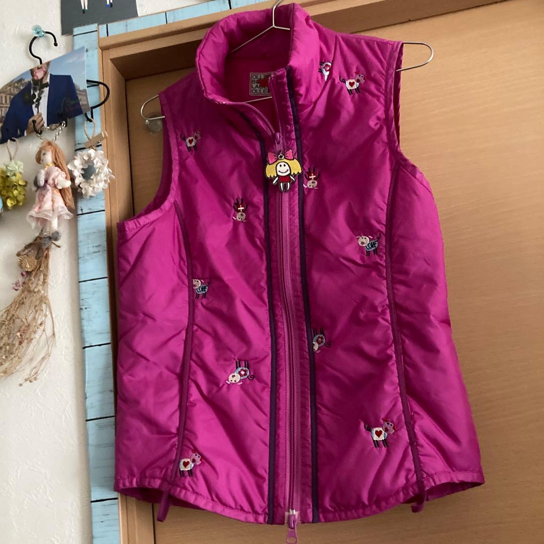 アルベロベロ ぶたさん刺繍 ダウンベスト