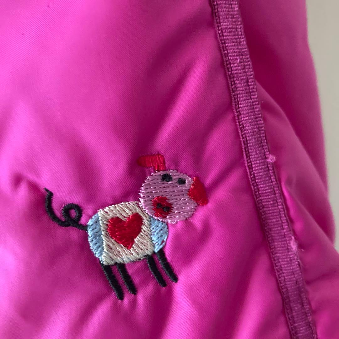 アルベロベロ ぶたさん刺繍 ダウンベスト