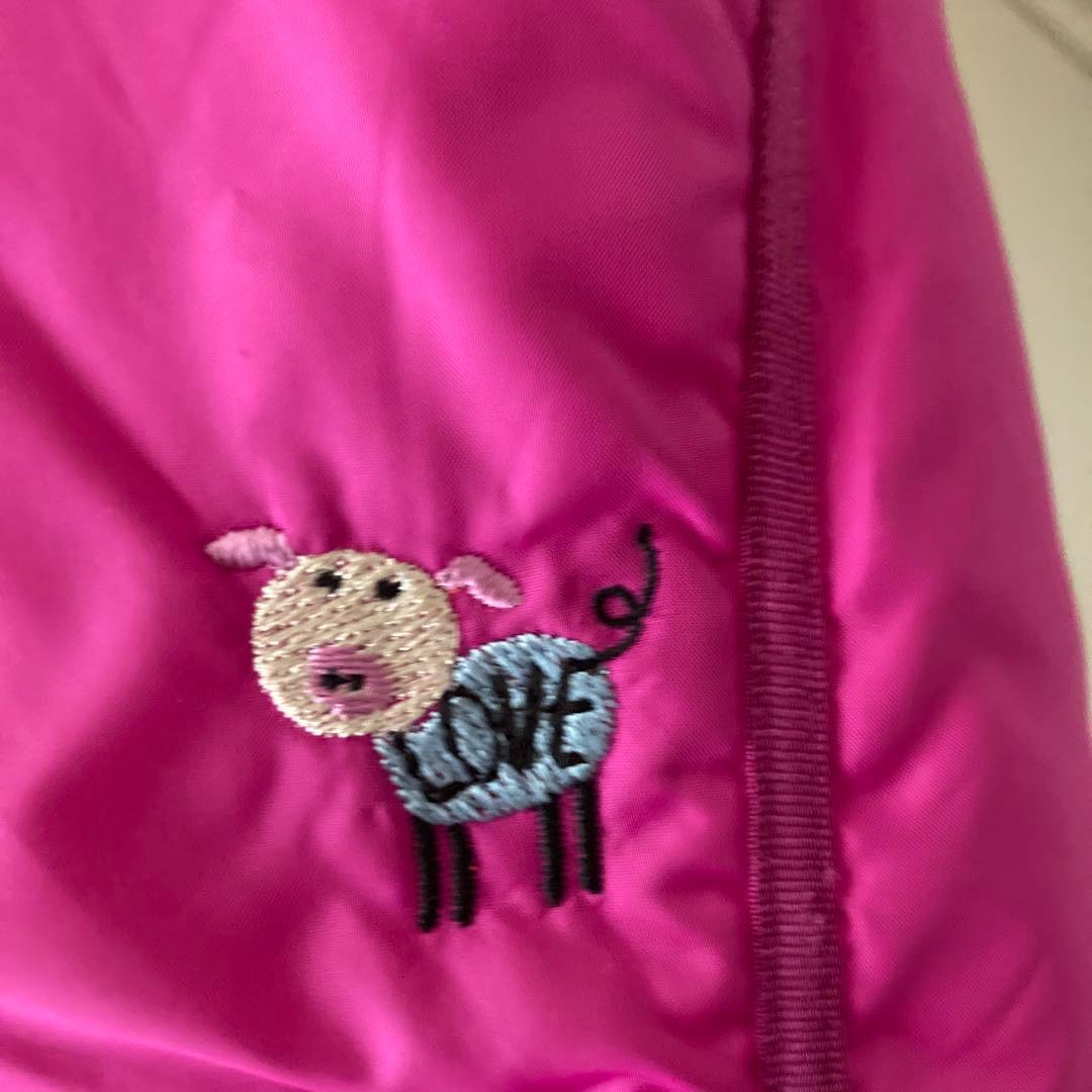 アルベロベロ ぶたさん刺繍 ダウンベスト