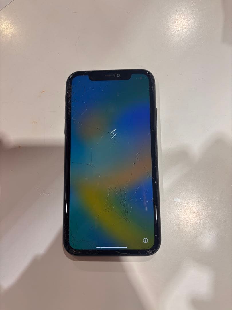 【ジャンク（画面割れ）】iPhone 11 64GB