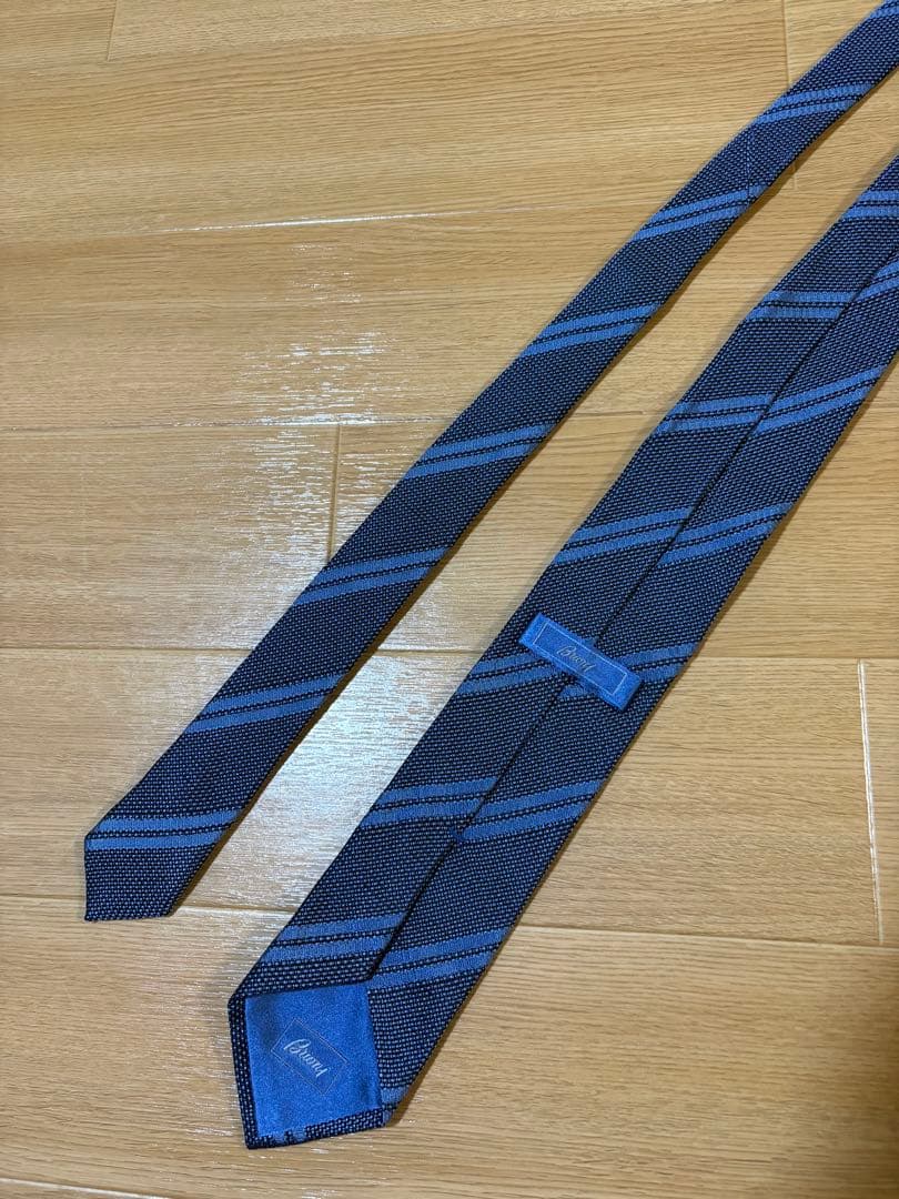 未使用　ブリオーニ　イタリア製　ネクタイ　レジメンタルストライプ