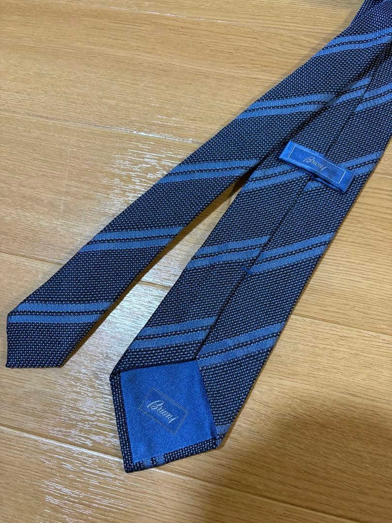 未使用　ブリオーニ　イタリア製　ネクタイ　レジメンタルストライプ