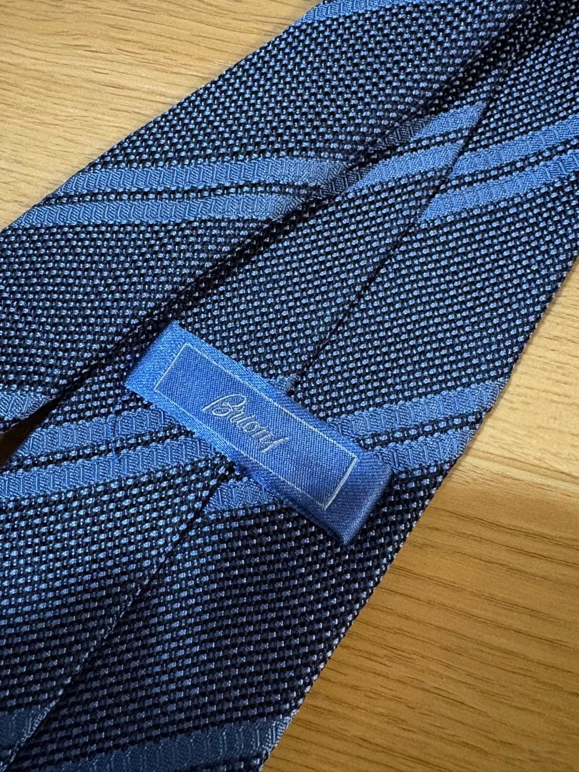 未使用　ブリオーニ　イタリア製　ネクタイ　レジメンタルストライプ