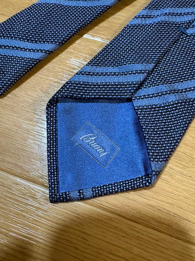 未使用　ブリオーニ　イタリア製　ネクタイ　レジメンタルストライプ