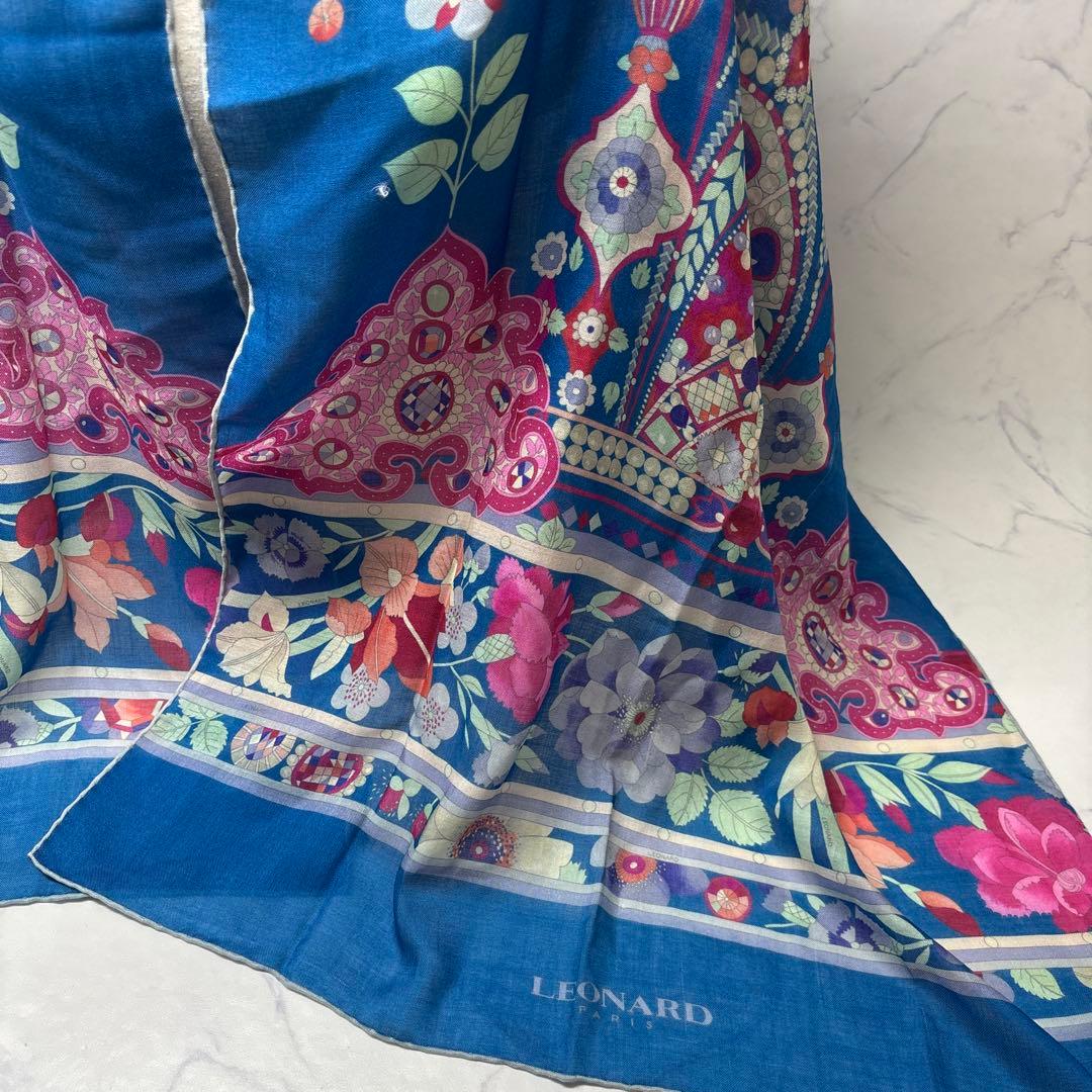 0902 レオナール　ストール　花柄　ブルー　汚れ,糸ツレあり.※値下げ不可.