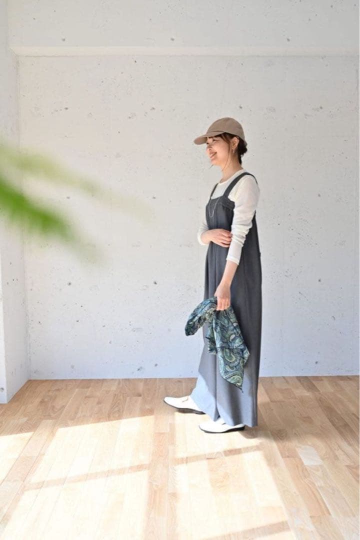 OURしなやか素材のラップ風サロペット　グレー