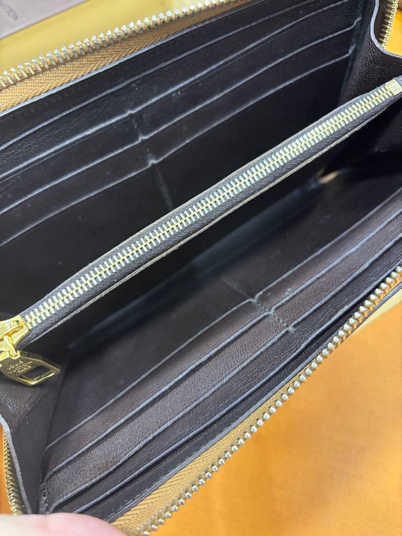 LOUIS VUITTON パルナセア ポルトフォイユ・イエナ