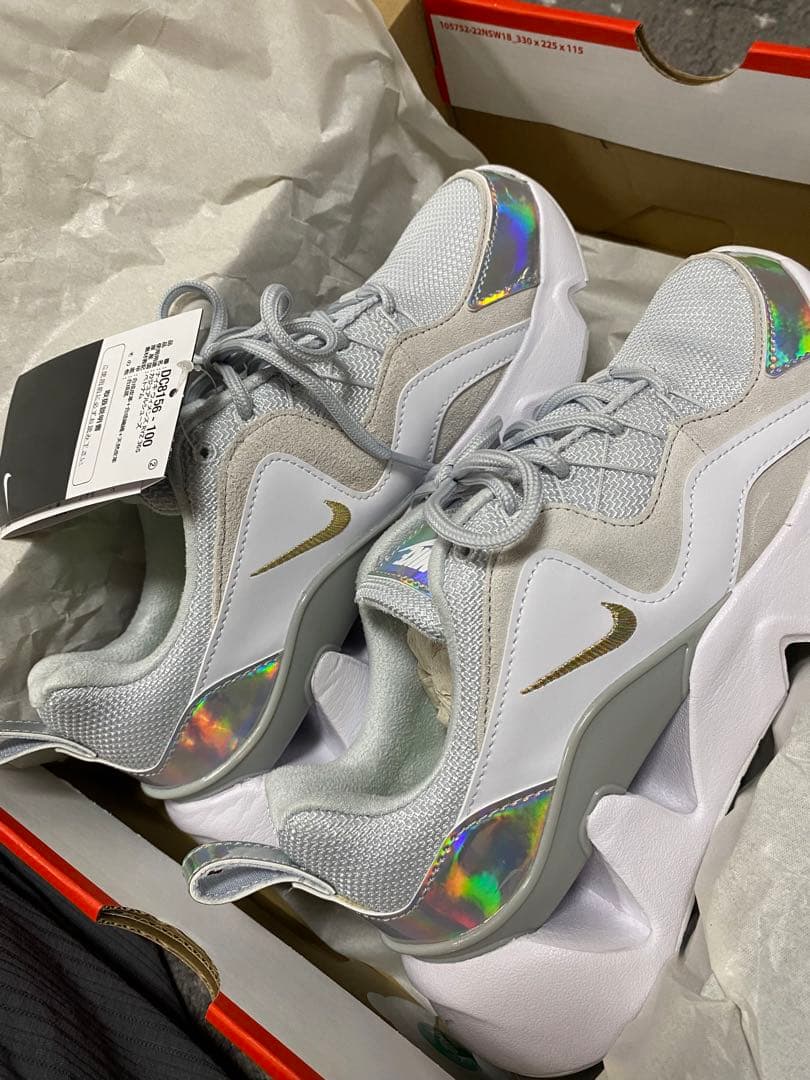 NIKE シルバー×ホワイト スニーカー　25cm