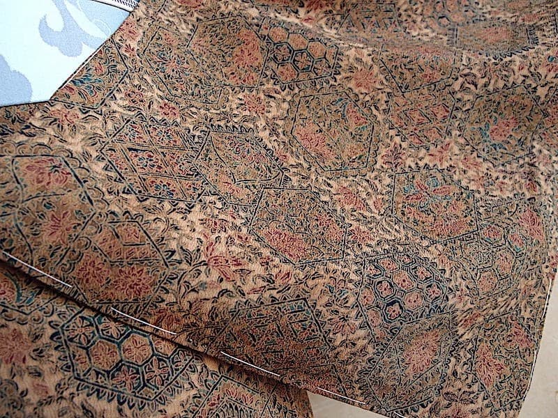 未使用　染め小紋（更紗文）裄65 正絹美品