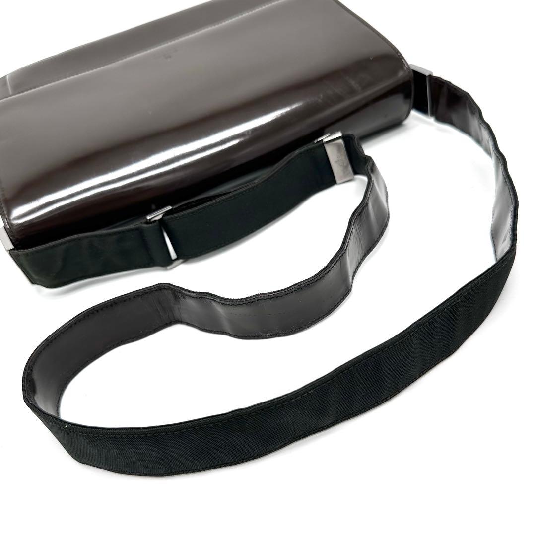 OLD GUCCI ショルダーバッグ ロゴ 金具 パテントレザー ダークブラウン