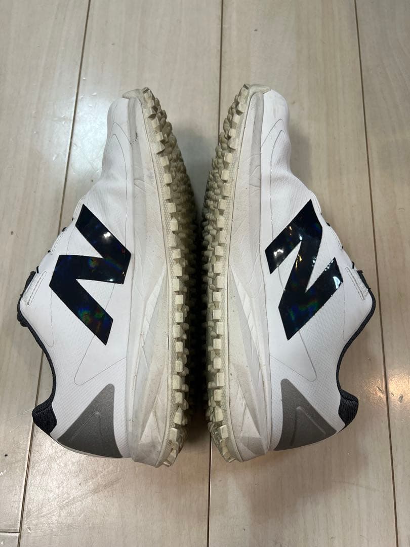 ニューバランスゴルフFuelCell 1001 v5 スパイクレス27cm