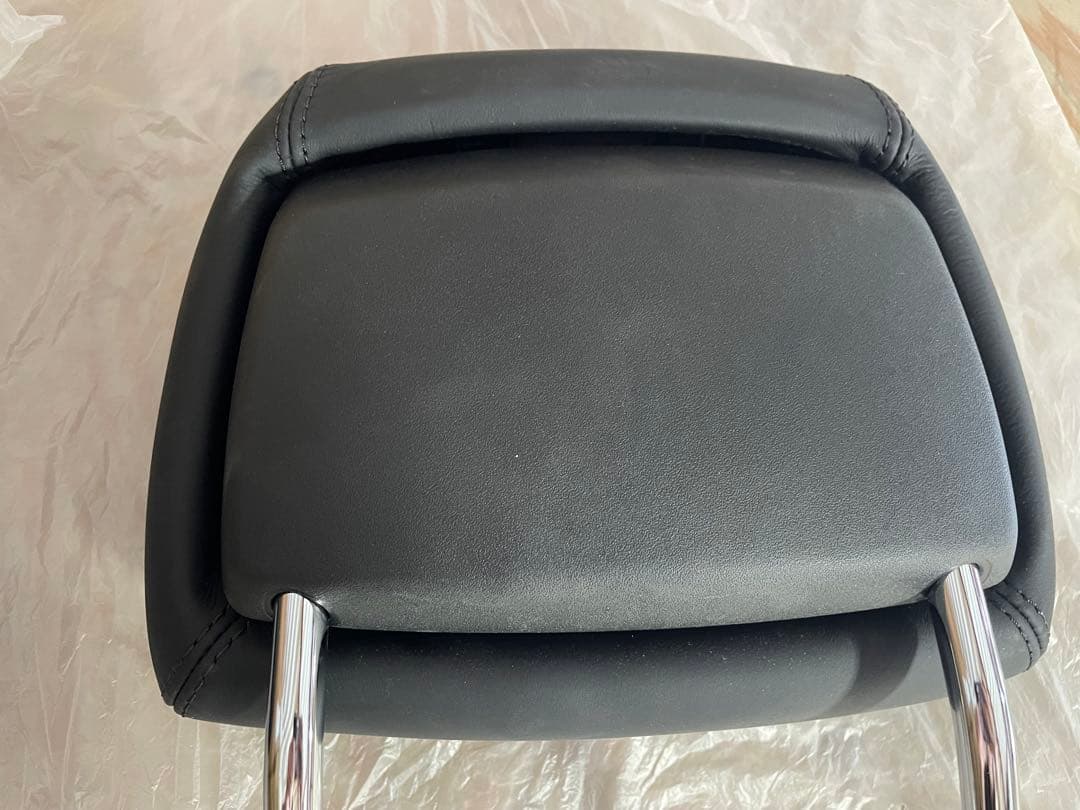 ベンツ　W212　ヘッドレスト　新品未使用　A2129708050　バラ売りも可