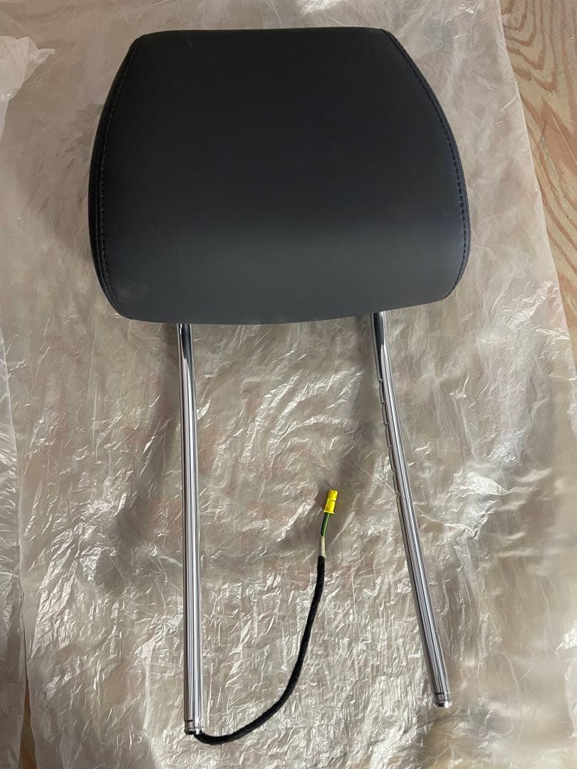 ベンツ　W212　ヘッドレスト　新品未使用　A2129708050　バラ売りも可