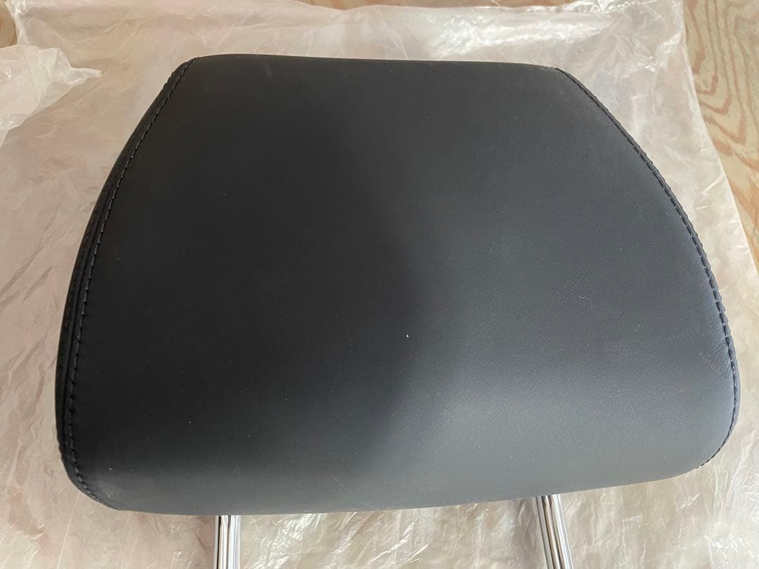 ベンツ　W212　ヘッドレスト　新品未使用　A2129708050　バラ売りも可