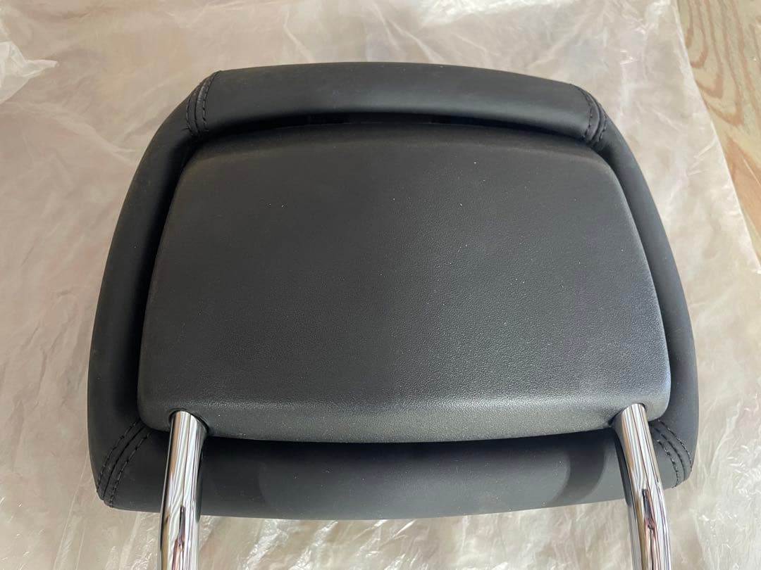 ベンツ　W212　ヘッドレスト　新品未使用　A2129708050　バラ売りも可