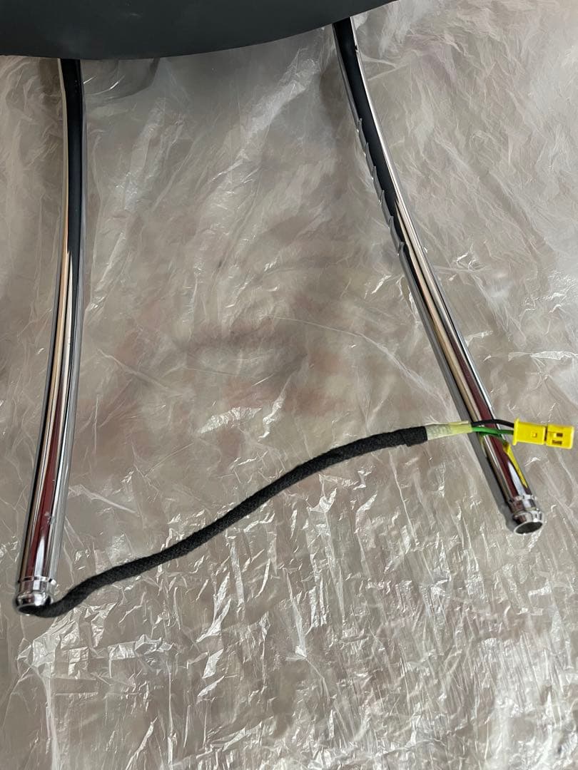 ベンツ　W212　ヘッドレスト　新品未使用　A2129708050　バラ売りも可