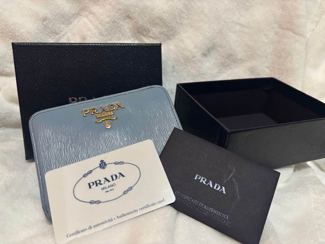 【箱・証明書付き】PRADA プラダ ライトブルー 二つ折り財布