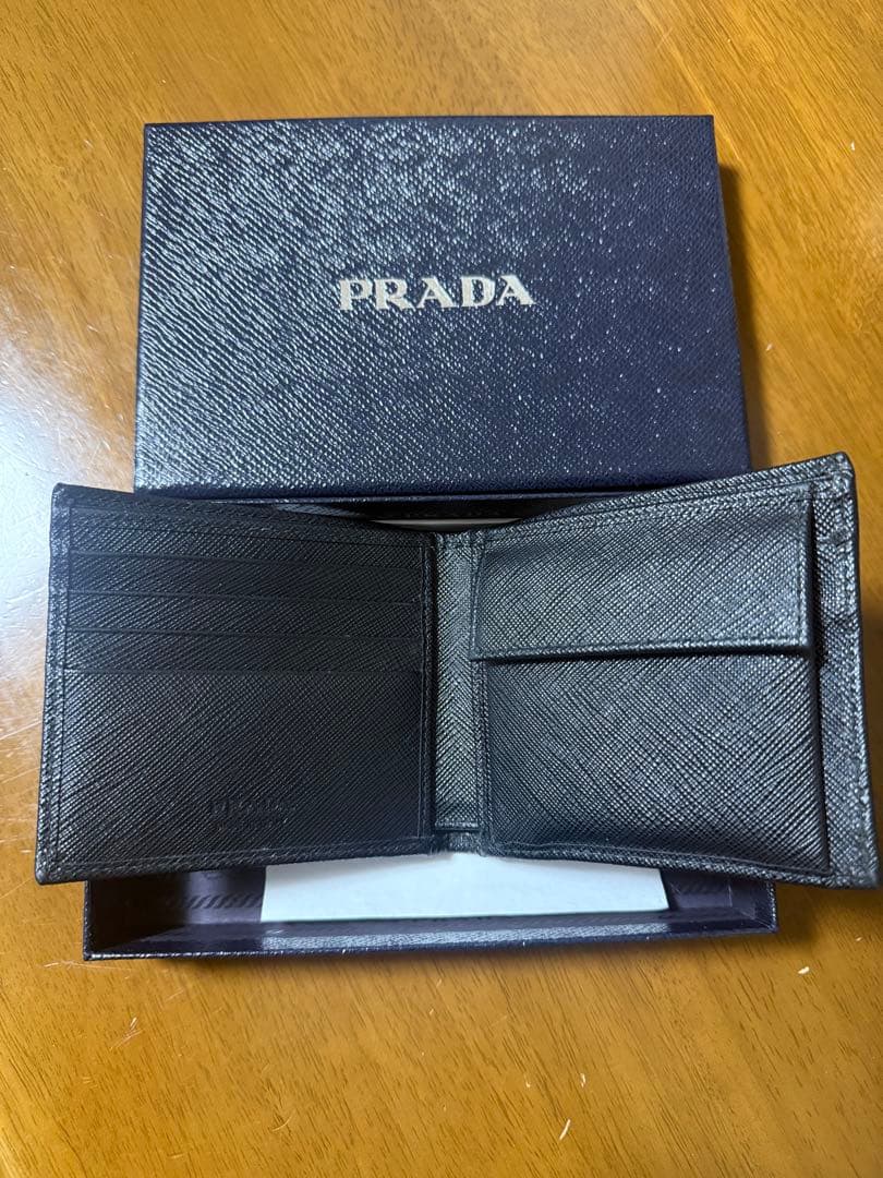 【美品】PRADA SAFFIANO LEATHER WALLET