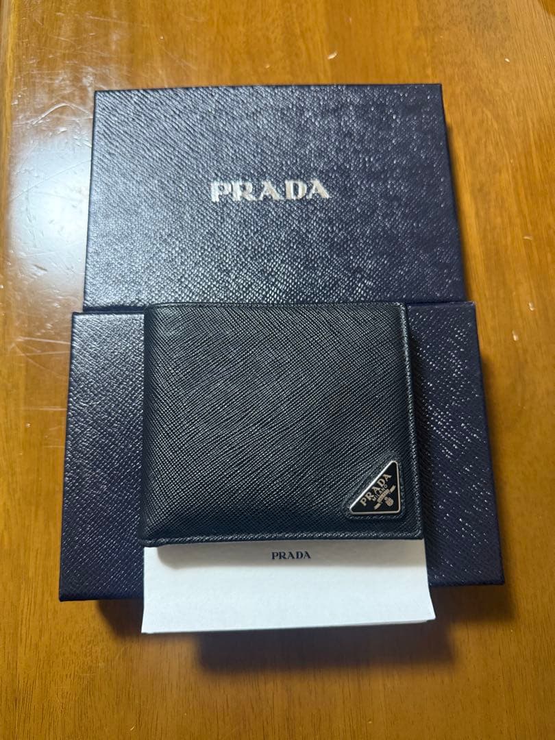 【美品】PRADA SAFFIANO LEATHER WALLET