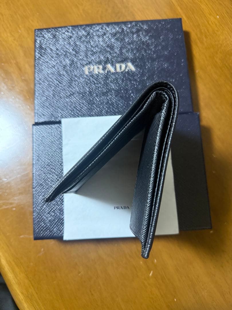 【美品】PRADA SAFFIANO LEATHER WALLET