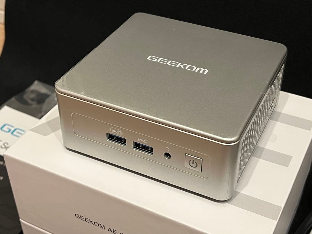 【極美品】GEEKOM AE7 Ryzen9 7940HS ミニPC