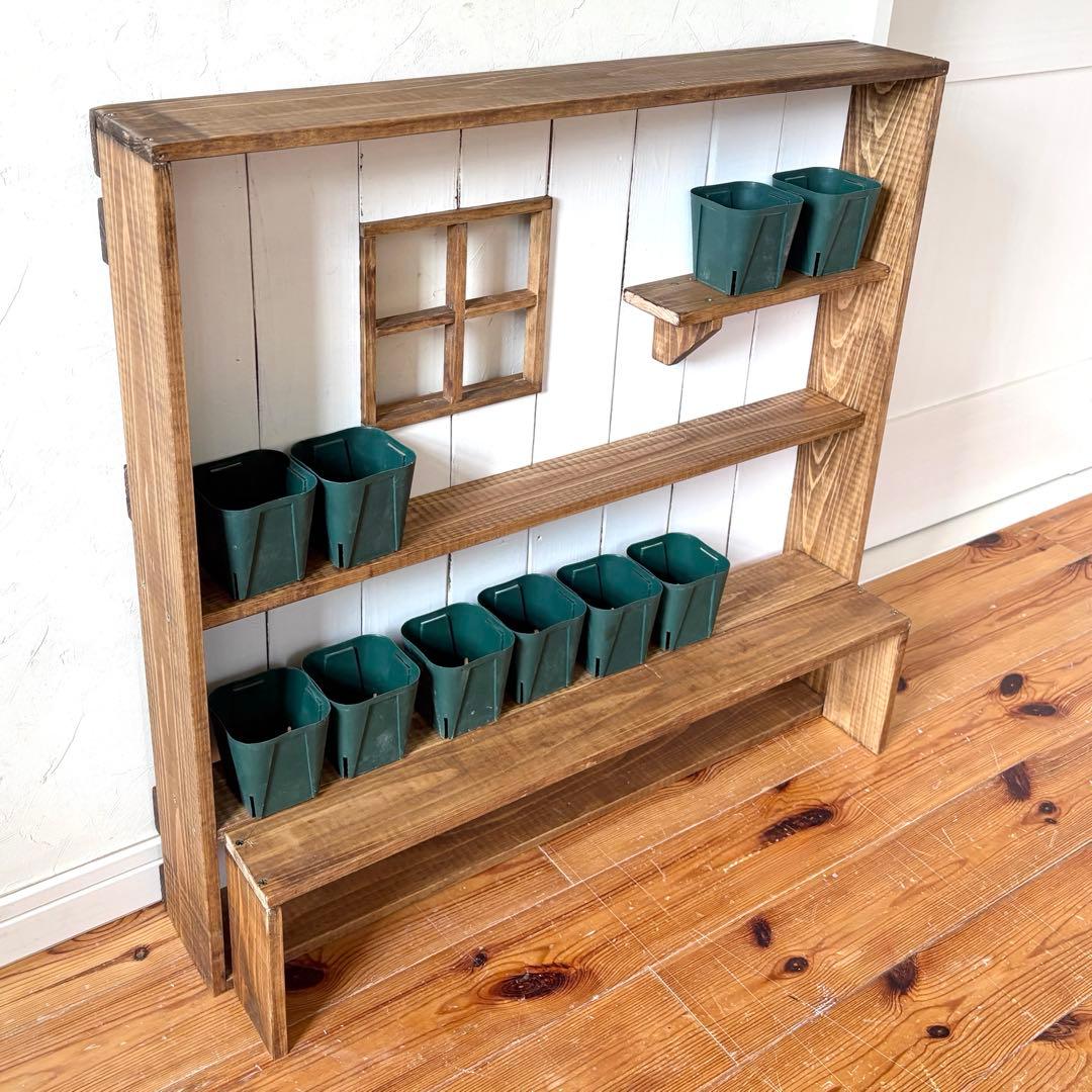 小さな窓の飾り棚　什器　ガーデン雑貨