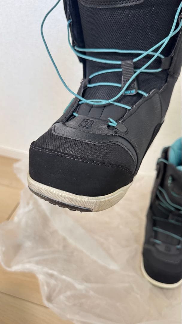 LARA スノーボードブーツ 女性用 ブラック/ターコイズ