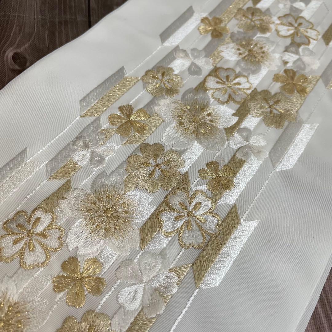 晴れ着などに✨桜がお洒落にデザインされた華やか刺繍半襟 日本製 新品