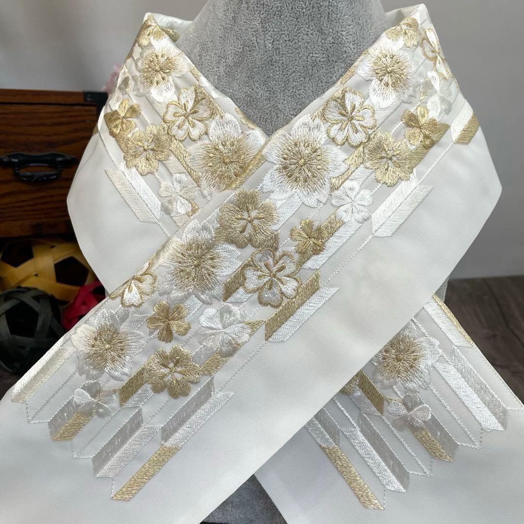 晴れ着などに✨桜がお洒落にデザインされた華やか刺繍半襟 日本製 新品