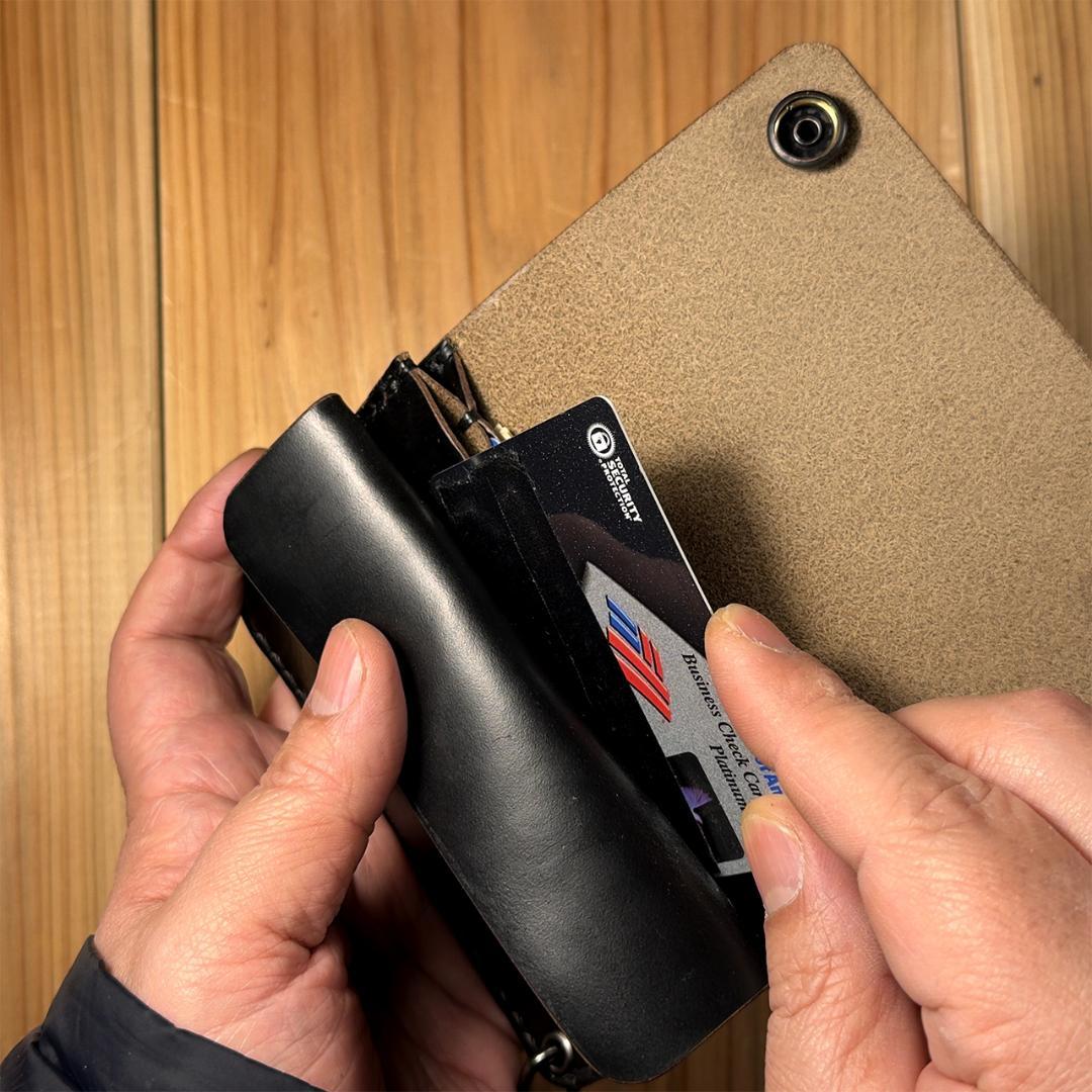 クロムエクセル（ブラック茶芯）｜ショートトラッカーウォレット【金具ブラック仕様】