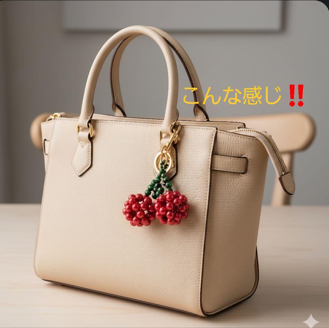 ANYA HINDMARCH　アニヤ・ハインドマーチ　チェリーキーホルダー