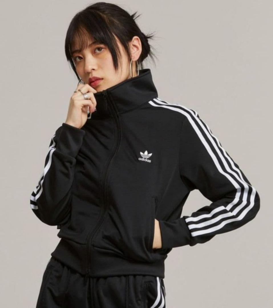 アディダス 黒 ファイヤーバード 襟高 トラックトップ ジャージ女性XL人気短丈
