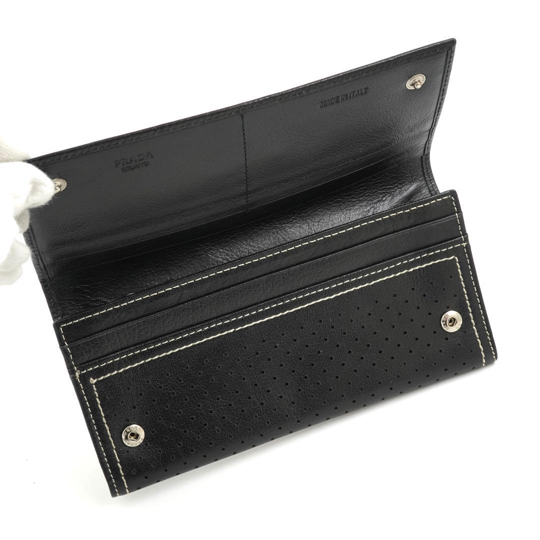 ✨新品未使用・箱付　PRADA 長財布　三角プレート　トライアングル　パンチング