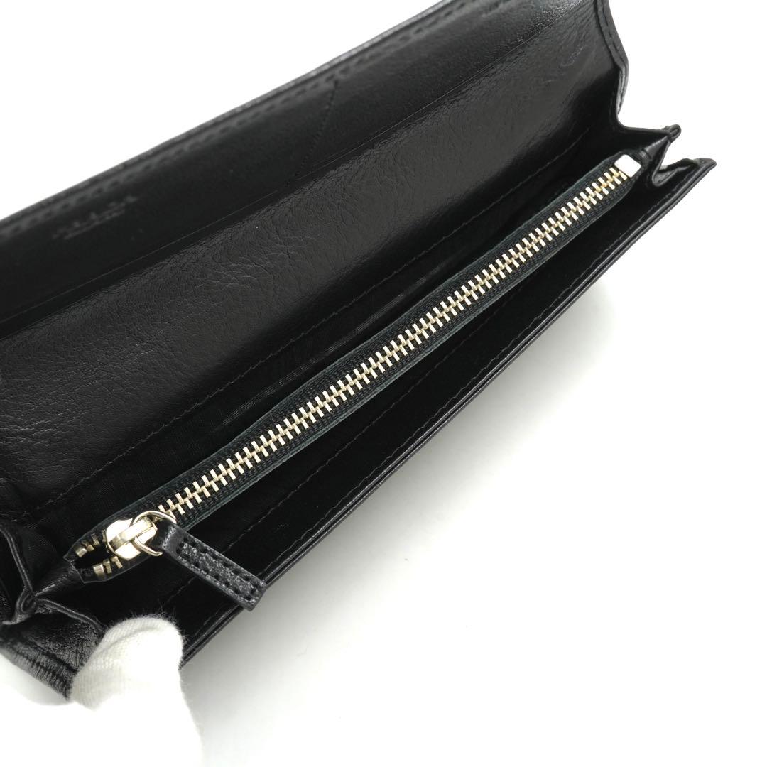 ✨新品未使用・箱付　PRADA 長財布　三角プレート　トライアングル　パンチング