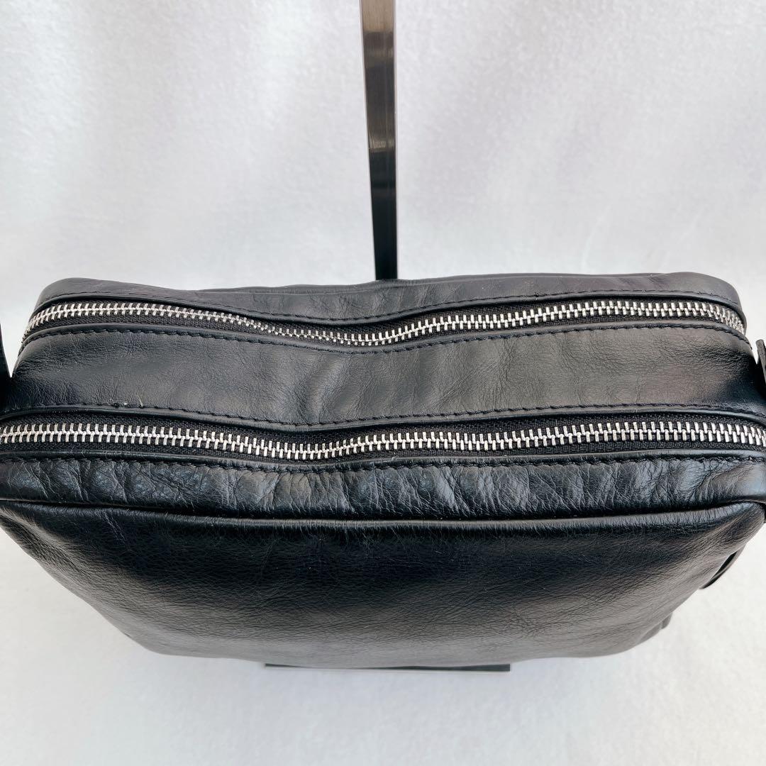 美品 iOpelle イオペレ ショルダーバッグ 型押しレザー 香水 黒 本革