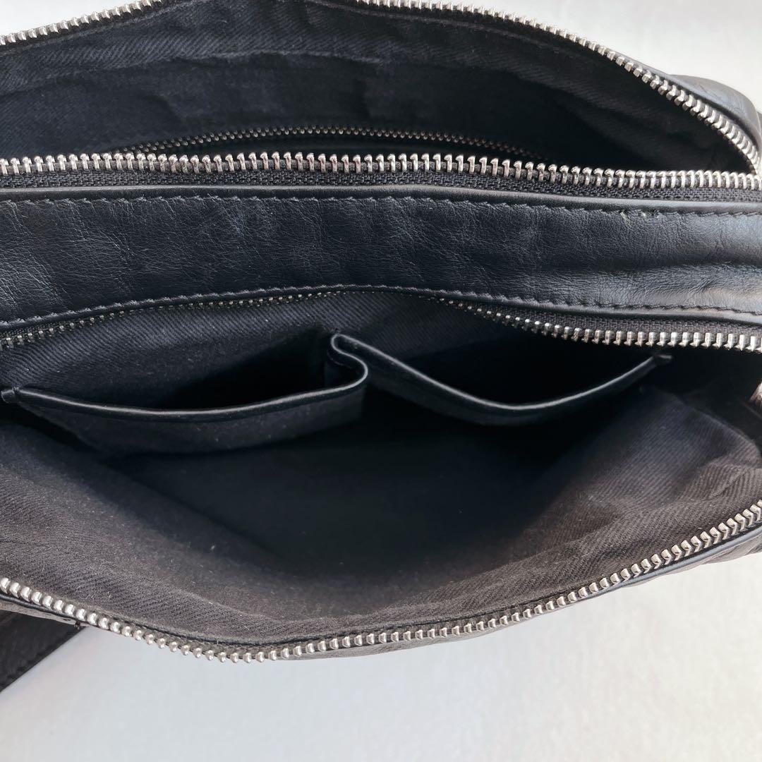 美品 iOpelle イオペレ ショルダーバッグ 型押しレザー 香水 黒 本革