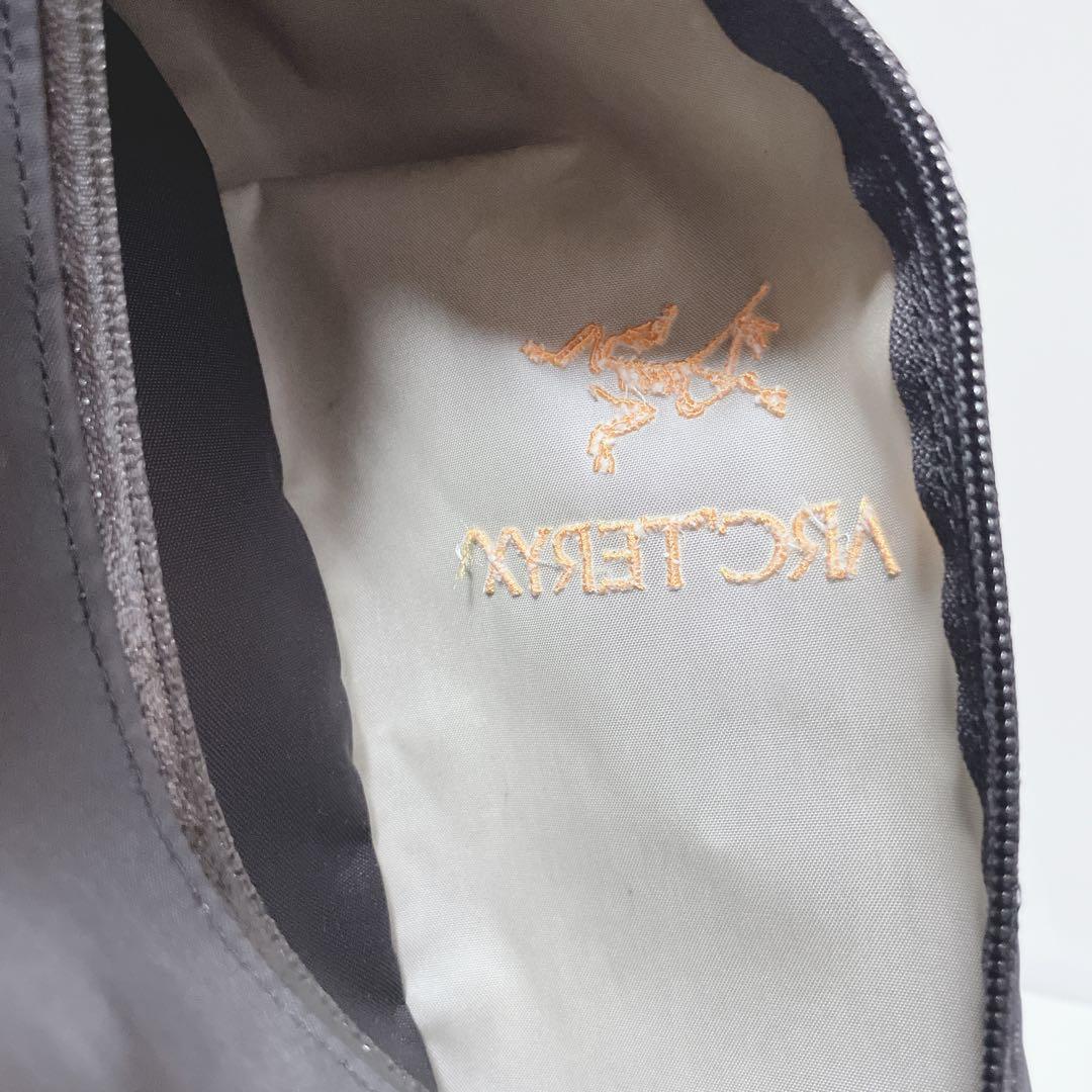 たた様:77ARC’TERYX アークテリクス 廃盤モデル デイパック 黒 背面