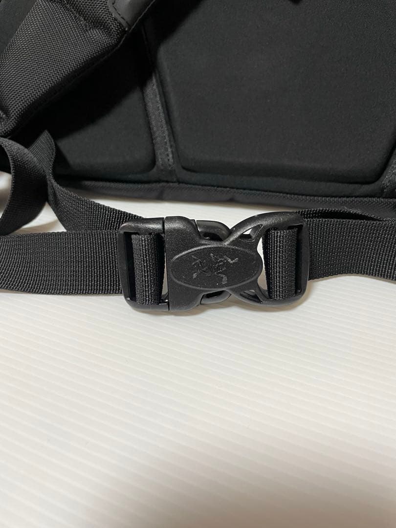 たた様:77ARC’TERYX アークテリクス 廃盤モデル デイパック 黒 背面