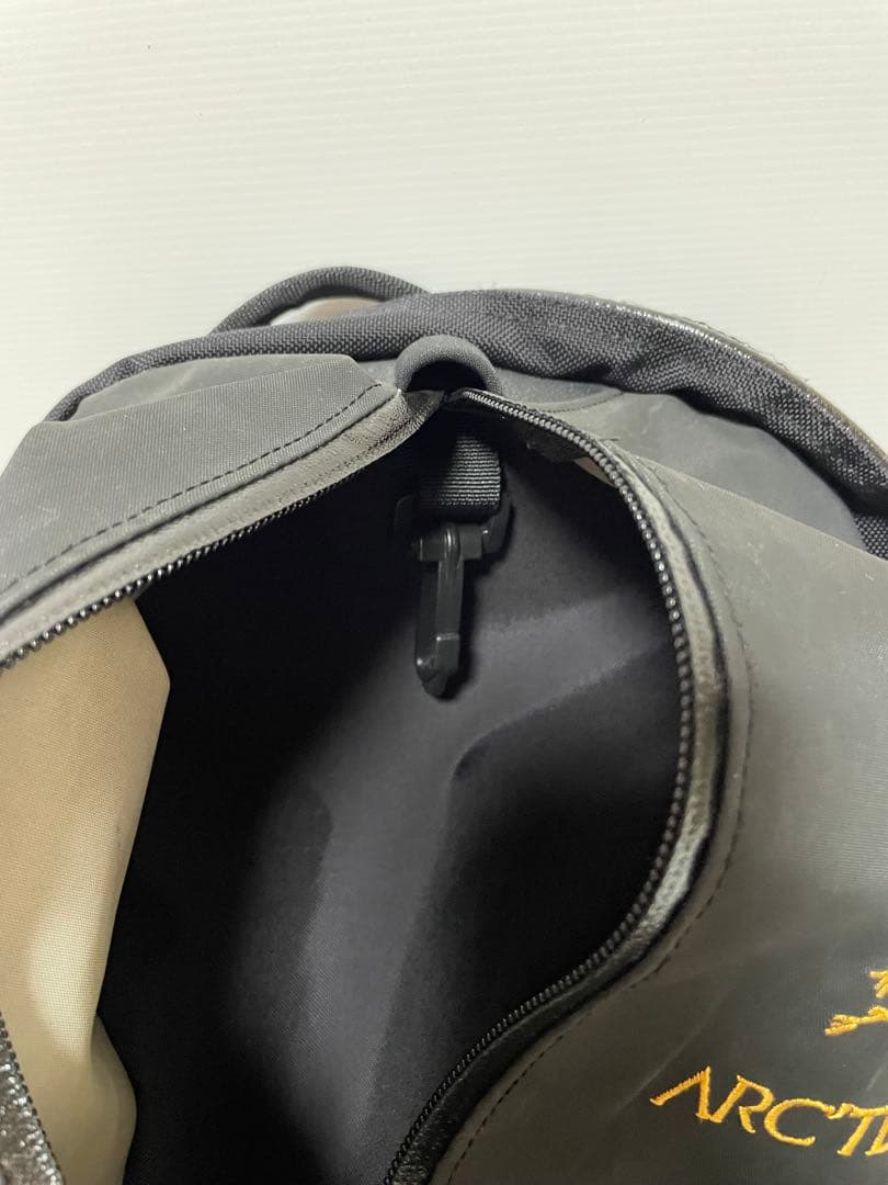 たた様:77ARC’TERYX アークテリクス 廃盤モデル デイパック 黒 背面