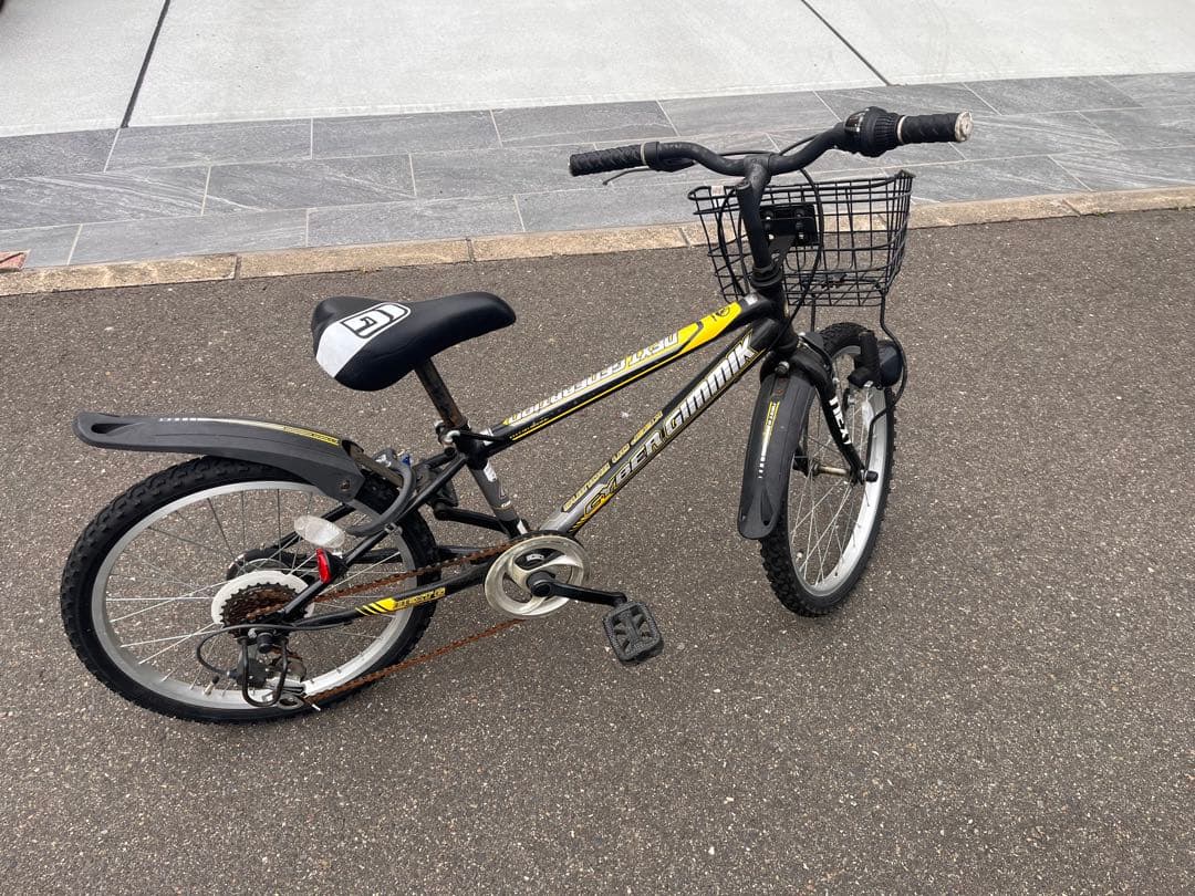 20インチ　キッズバイク ブラック/イエロー バスケット付き