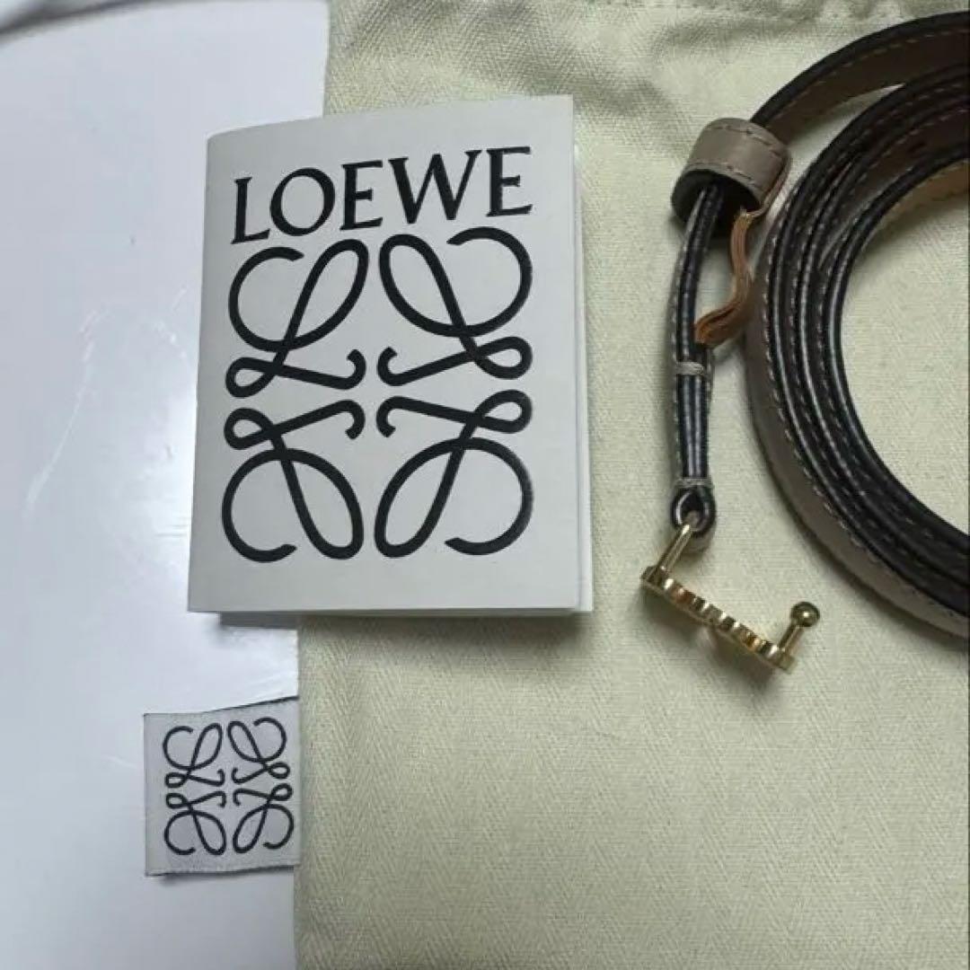 LOEWE ブラウンレザーベルト ゴールドバックル付き