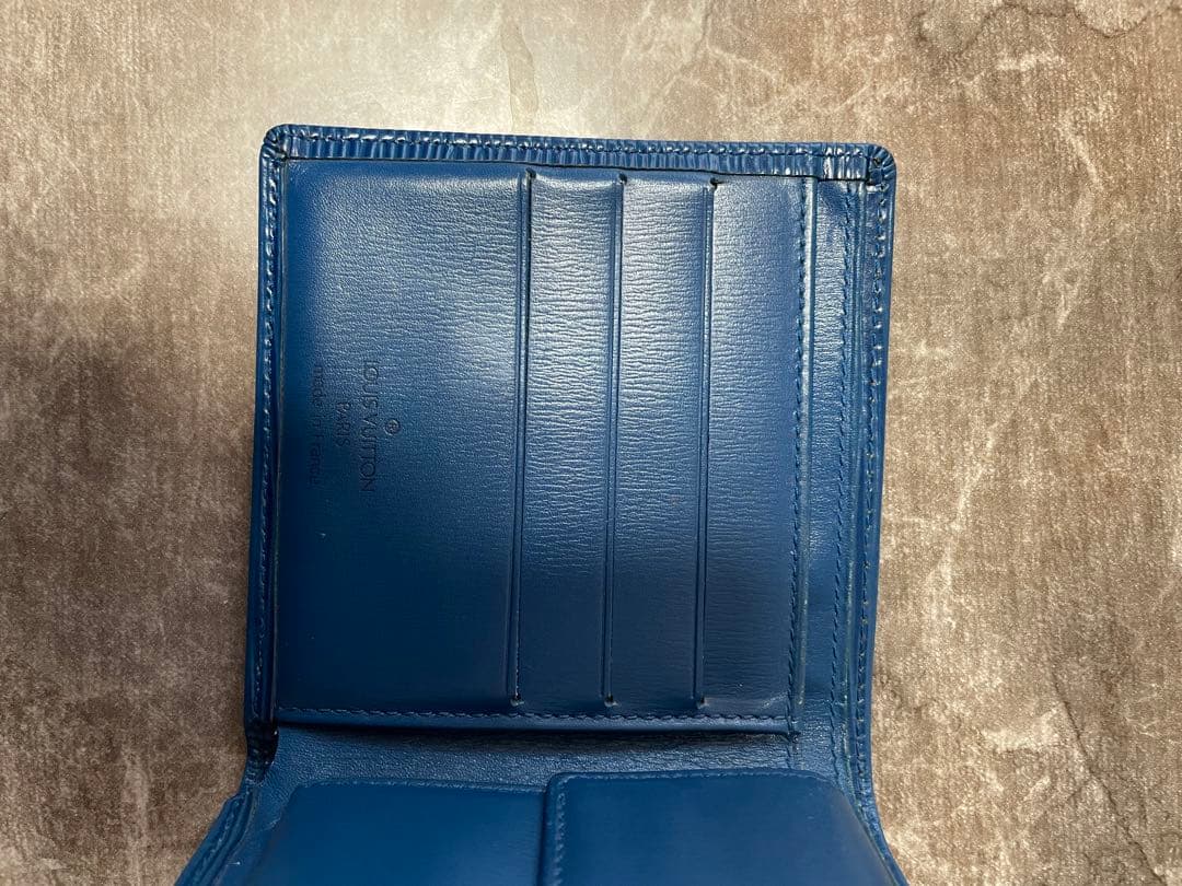 Louis Vuitton 青 エピレザー 二つ折り財布　ルイヴィトン