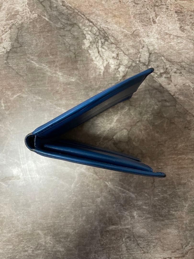 Louis Vuitton 青 エピレザー 二つ折り財布　ルイヴィトン