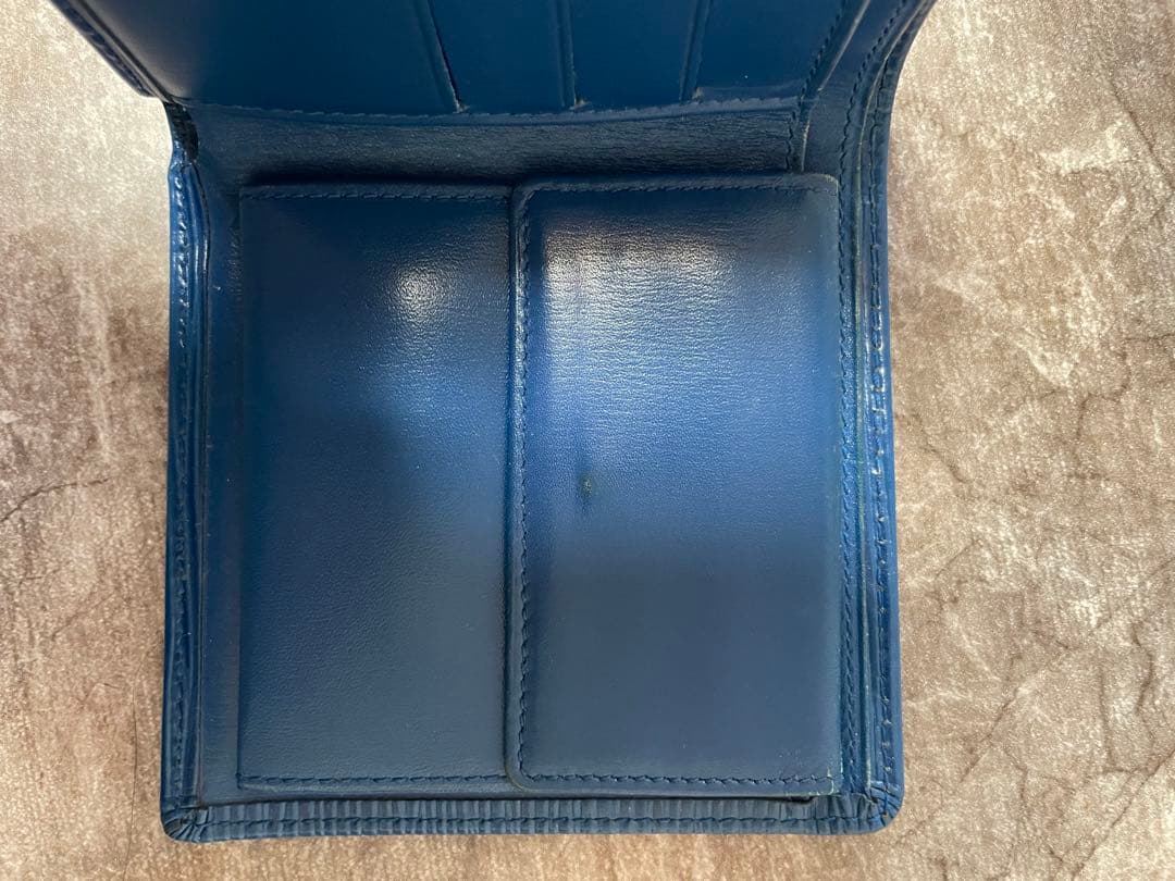 Louis Vuitton 青 エピレザー 二つ折り財布　ルイヴィトン
