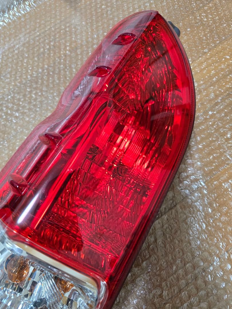 ハイエース 200系 テールライト 純正 TOYOTA 左用 ²